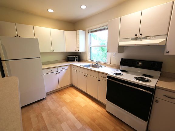 4th image of 2 Burgess Ln