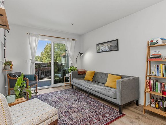 3rd image of 40140 Willow Cres #304
