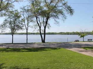 218 1st Ave, Hampton, IL 61256