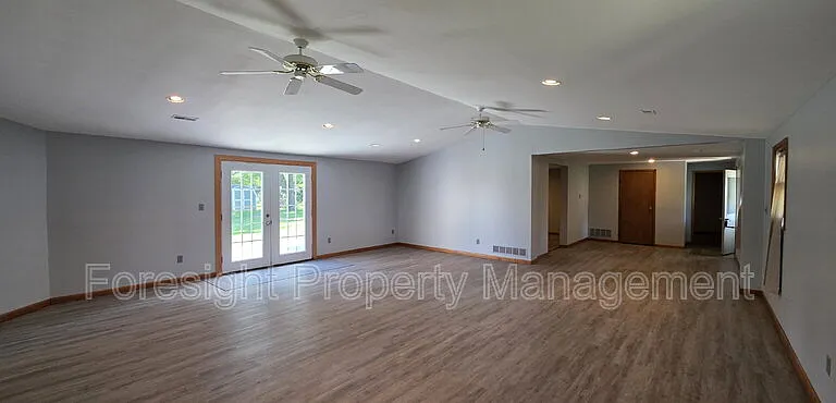 6470 Sherman Rd — Photo 2