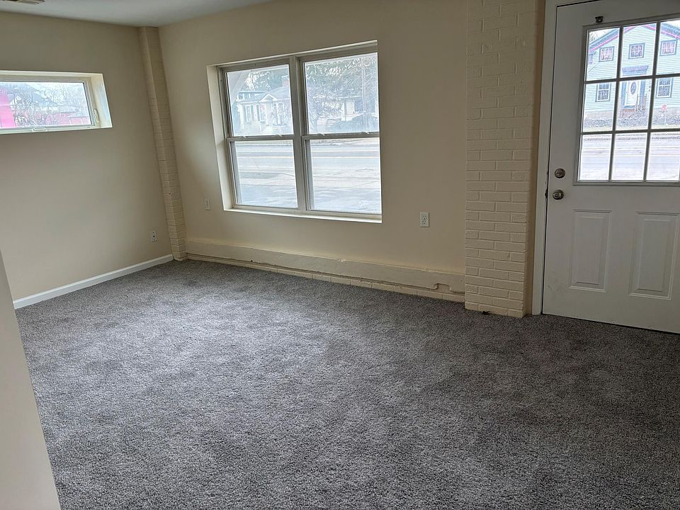 Entryway/Living Room