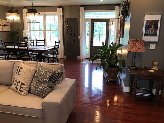 4th image of 395 Stillwater Dr