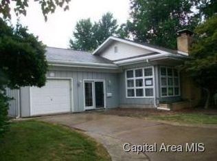 1019A N Diamond St, Jacksonville, IL 62650