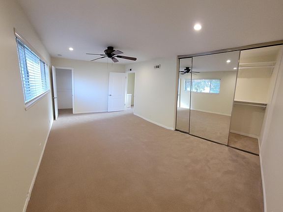 SUPER Big bedroom. Enormous closet.

The room measures: 17'8" X 10'8"