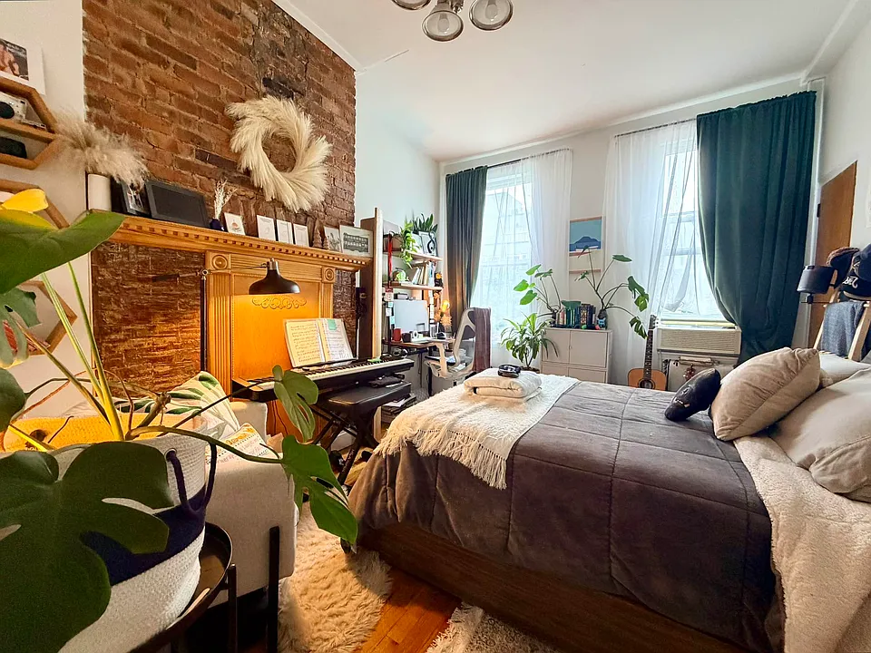 85 Clay St #4L