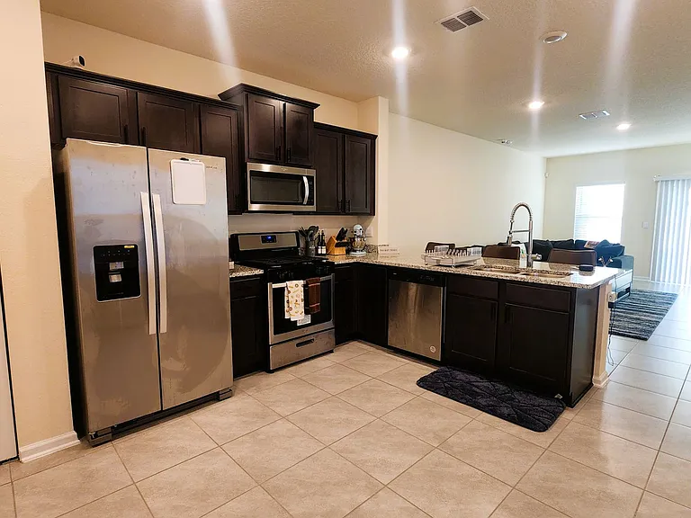 37 Temple Dr — Photo 4