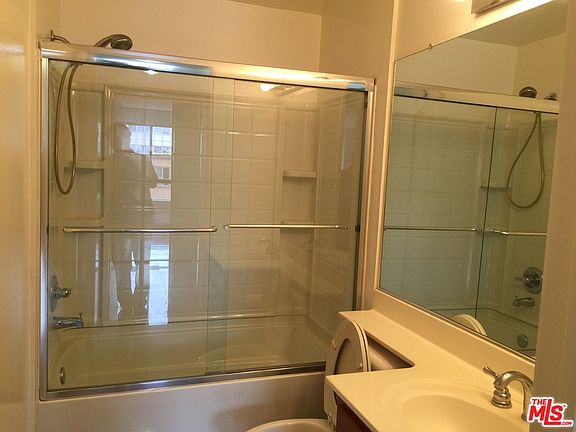 4th image of 625 S Berendo St APT 108