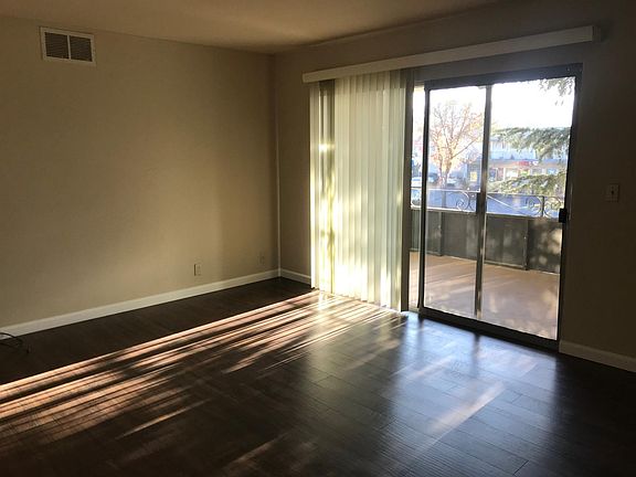 3rd image of 2342 California St #10
