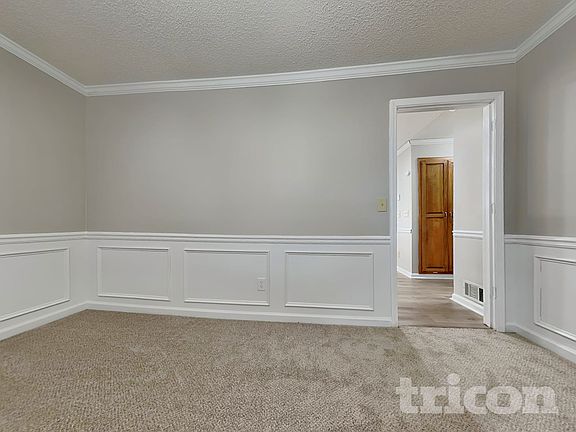 4th image of 2101 Amherst Trl SE