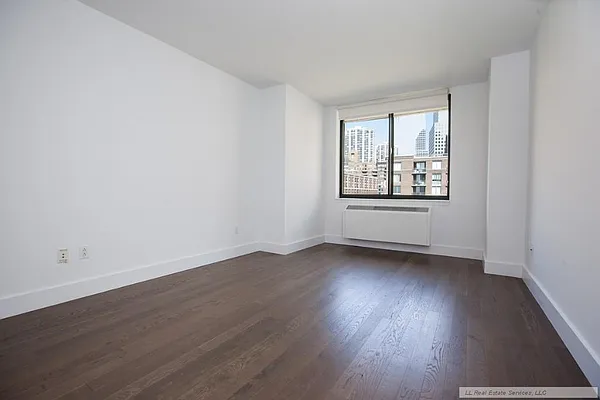 Rented by LL Real Estate Services | media 2