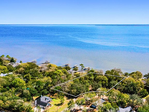 4th image of 9 Cedar Beach Cv