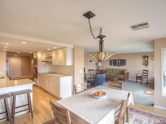 3rd image of 908 E Bay Dr NE APT 103