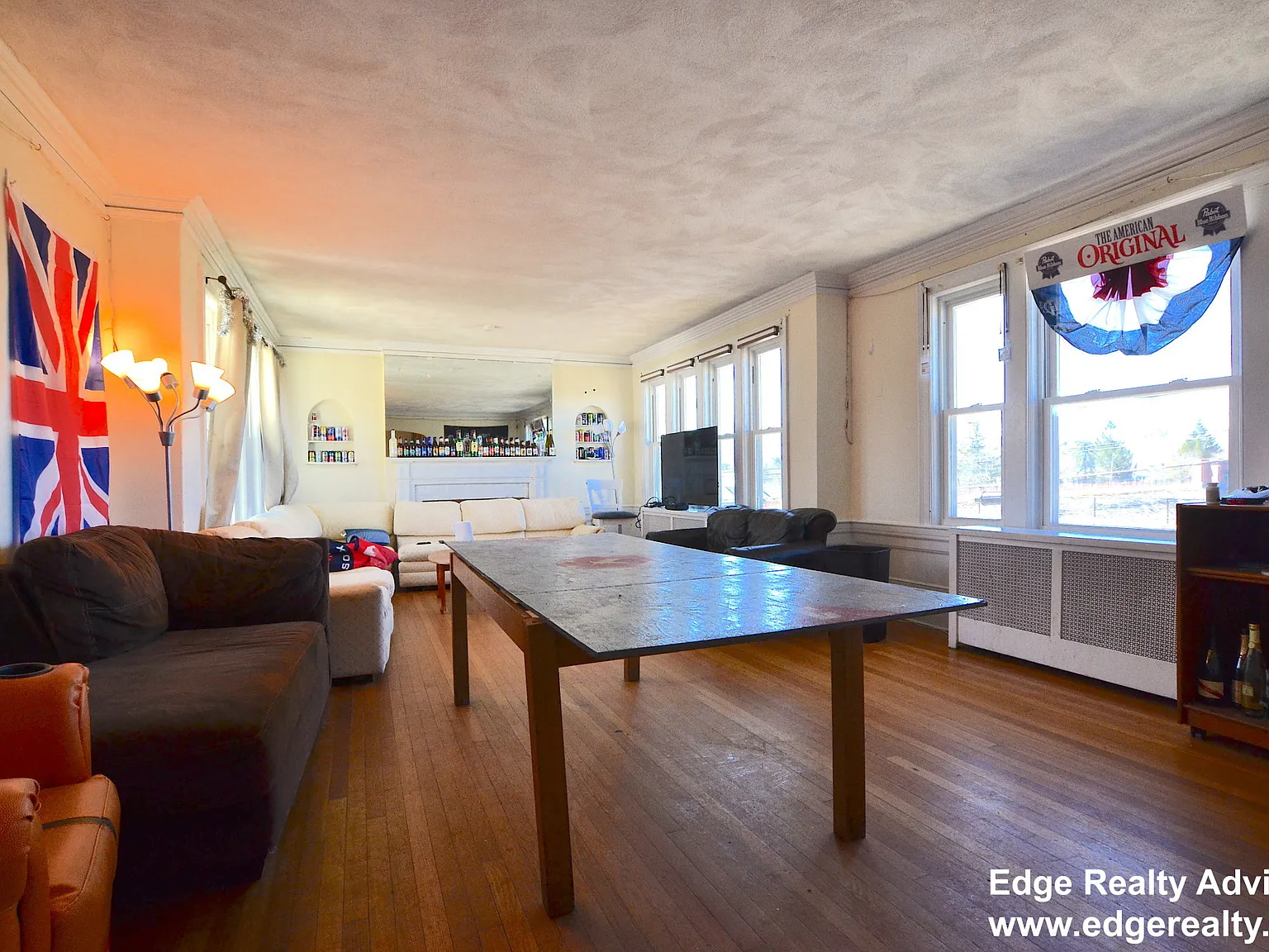 4 bed, 1.0 bath, 2000 sqft, $5,300 — Photo 4