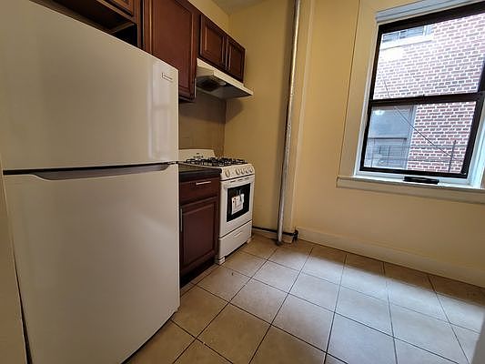 2nd image of 550 Parkside Ave #C5