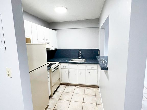 3rd image of 1300 NE 3rd St APT 25
