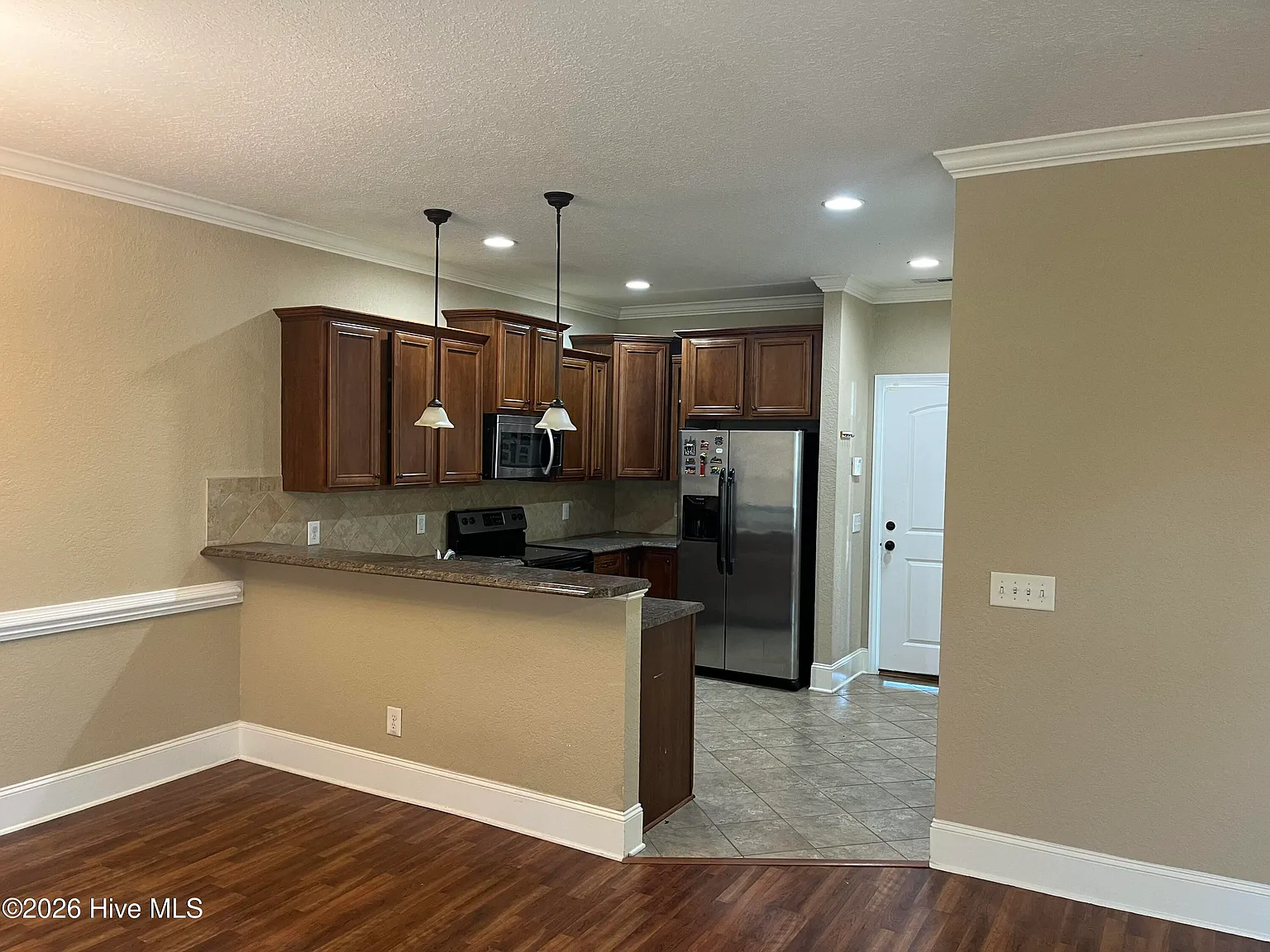 3 bed, 2.5 bath, $1,900 — Photo 3