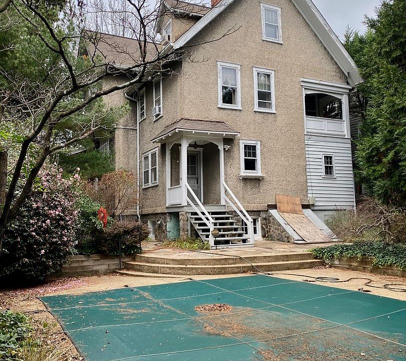2nd image of 3752 McKinley St NW