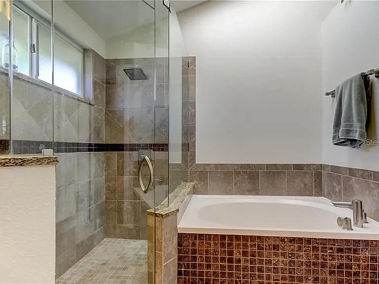 9015 Southbay Dr — Photo 14