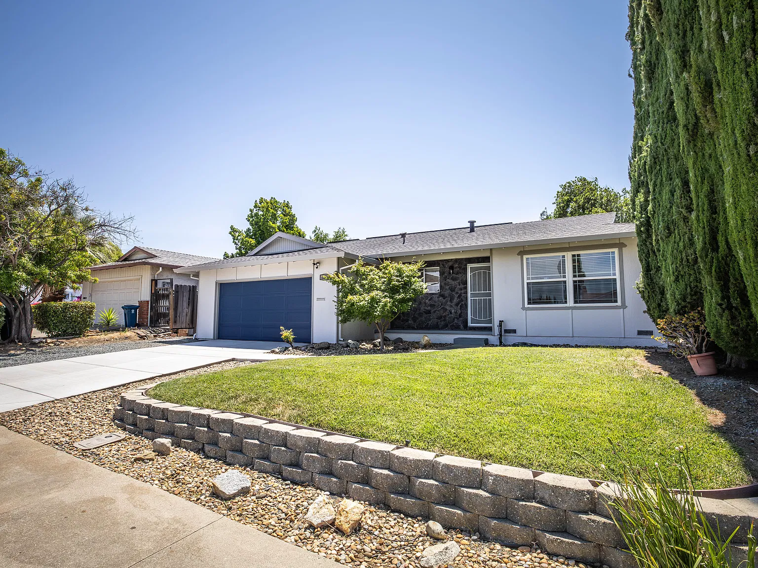 1205 Mission Dr — Photo 2