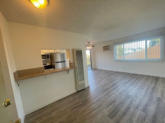 3rd image of 3730 S Sepulveda Blvd APT 204