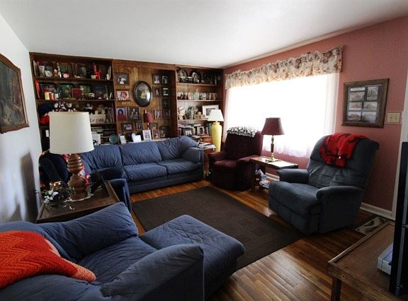 3rd image of 2810 N Garvin St