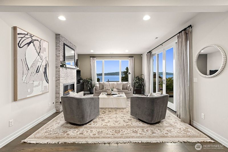 3rd image of 1525 36th Avenue S