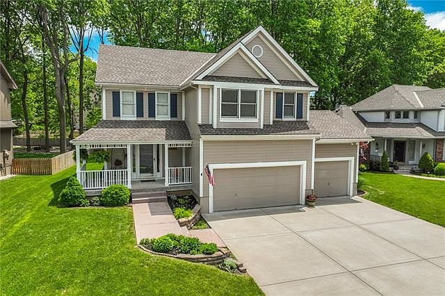 1st image of 905 White Oak Ln