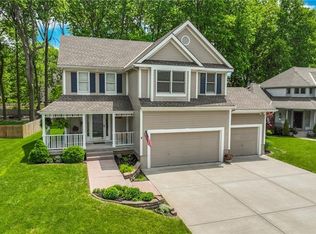 905 White Oak Ln, Liberty, MO 64068