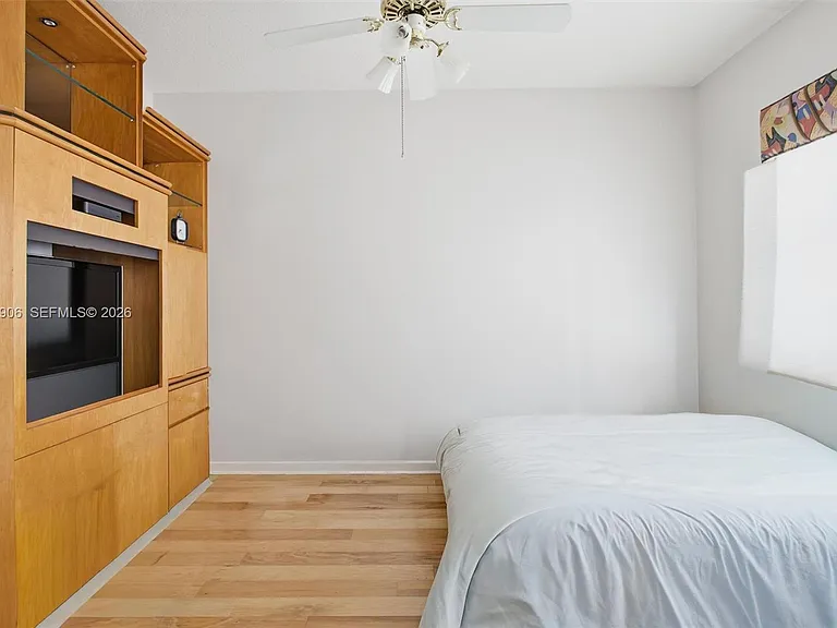 3722 NE 208th Ter — Photo 28