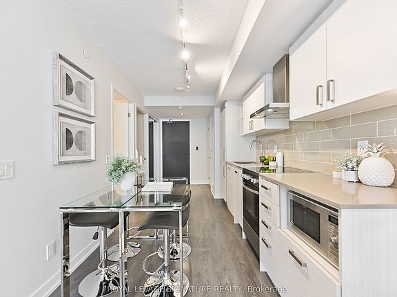 5th image of 125 Redpath Ave #606