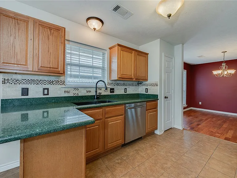 1207 Portsmouth Ct — Photo 12