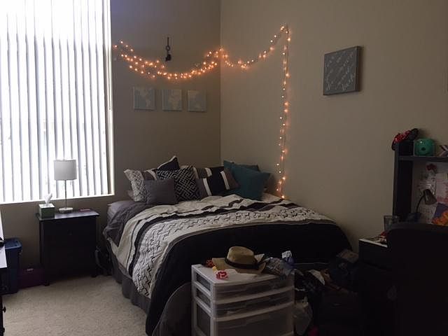 Large Bedroom w/walk in closet