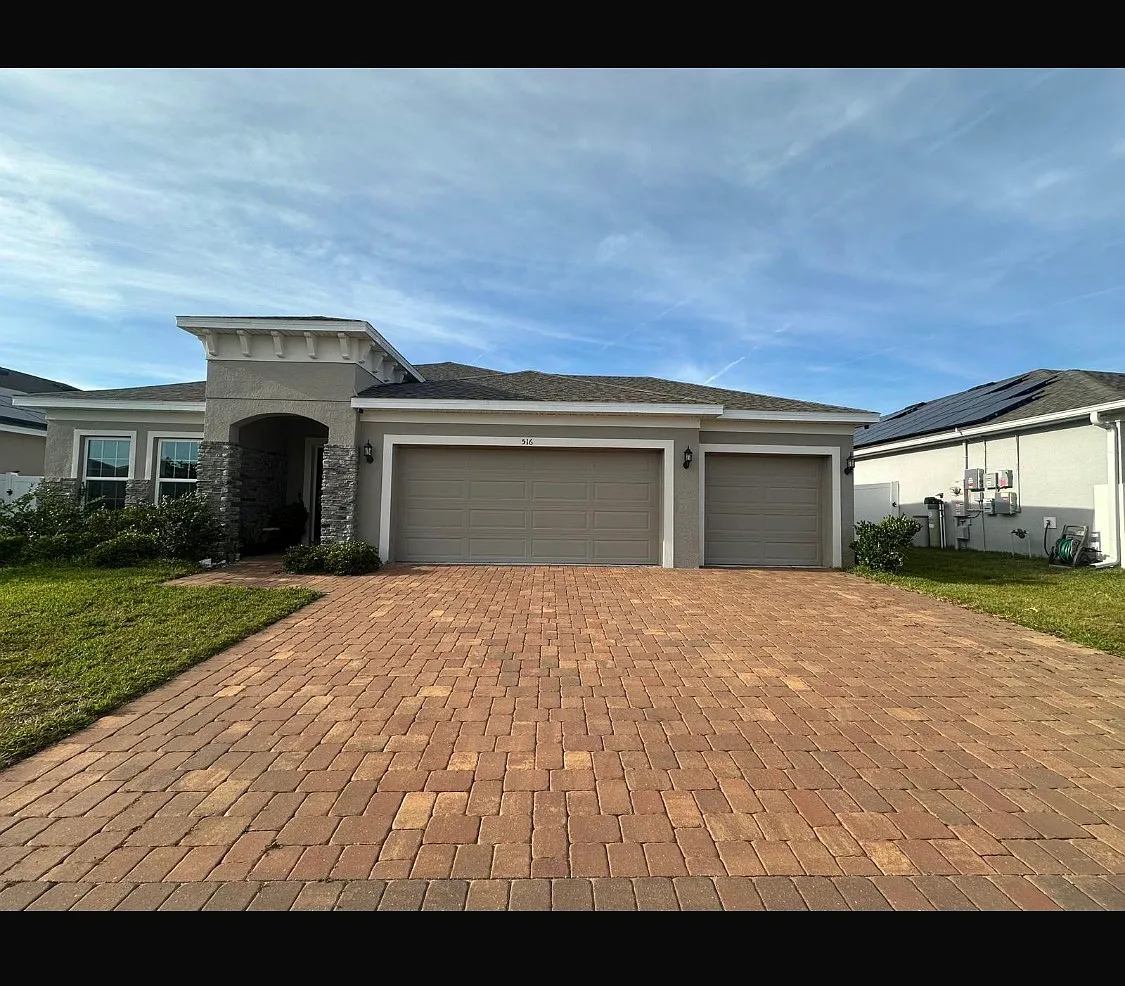 5 bed, 1979 sqft, $2,450 — Photo 1