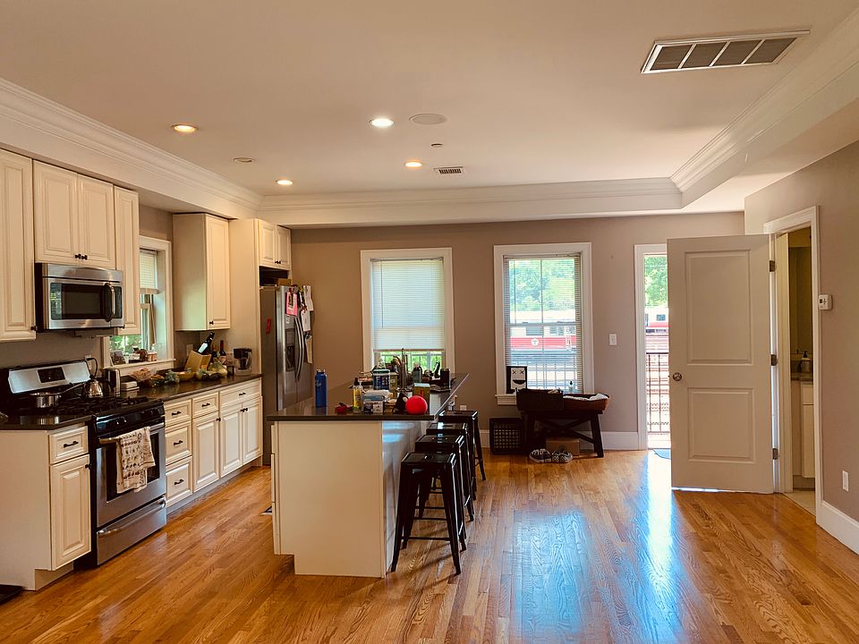 1st image of 341 Gallivan Blvd Unit 10
