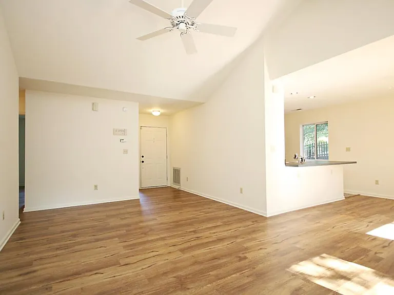 439 Hidden Ridge Rd — Photo 3