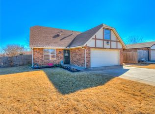 1000 Whispering Oaks Blvd, Moore, OK 73160