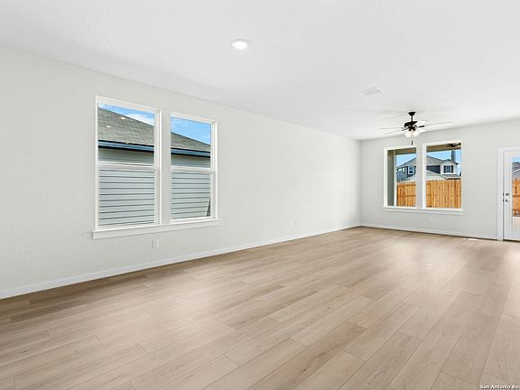 5th image of 1550 Estelea Grove