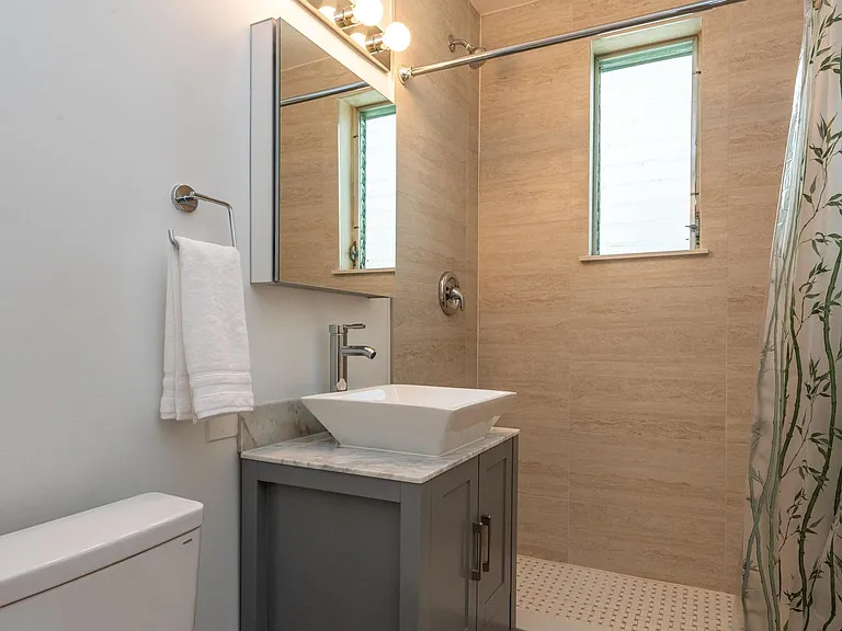 807 8th St #11 — Photo 11