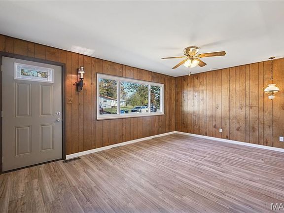 3rd image of 704 Idaho Dr