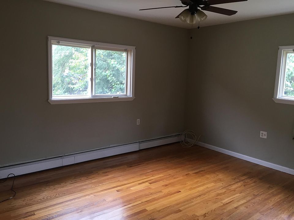 2nd image of 810 College Point Blvd #2FL