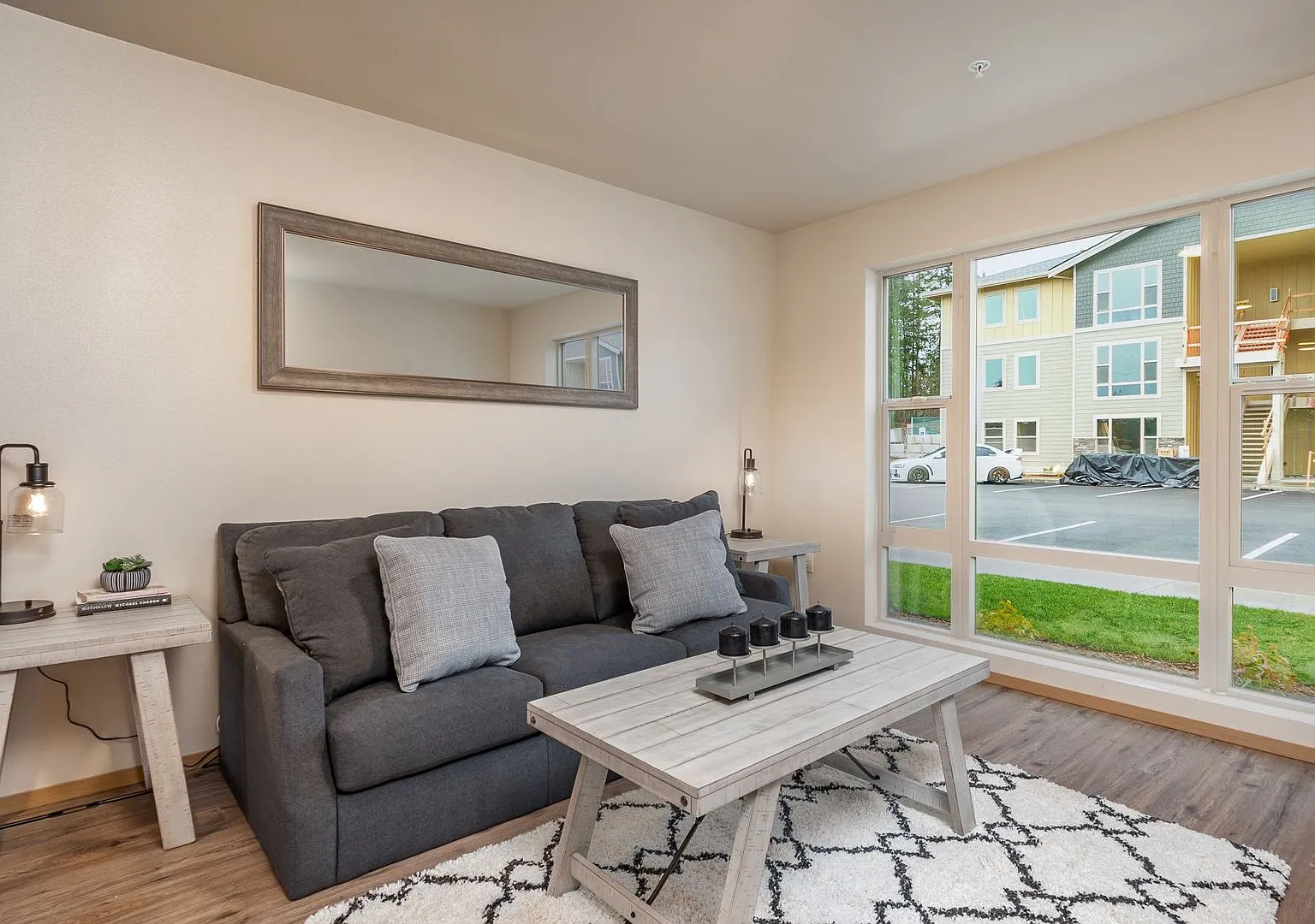 M1249 - Park Terrace Apartments — Photo 1