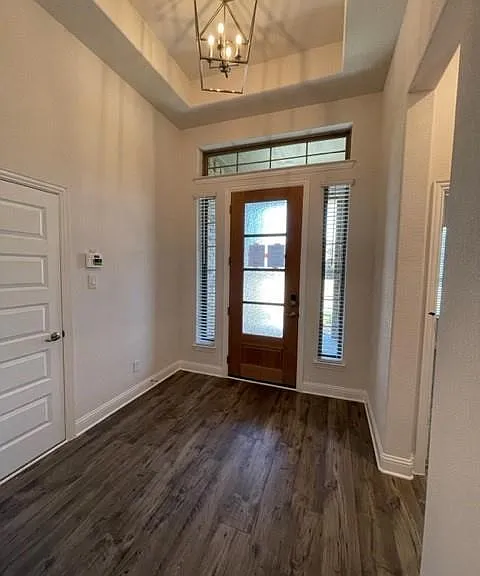 2504 Tilden Ln — Photo 3