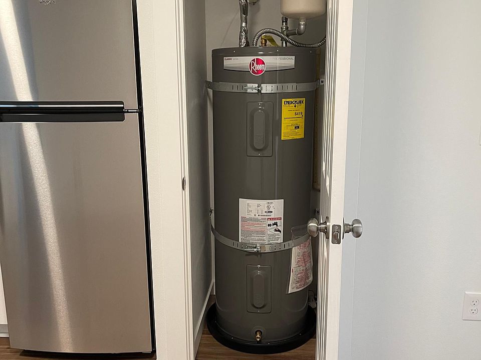 Newer full size hot water tank.