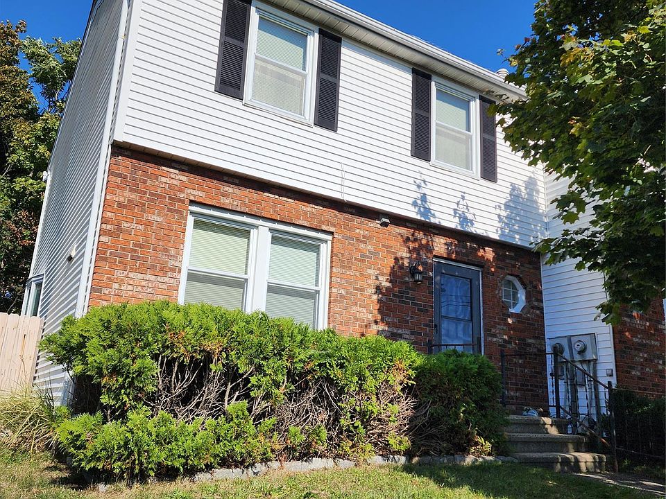1st image of 3 Harbor Hill Ct