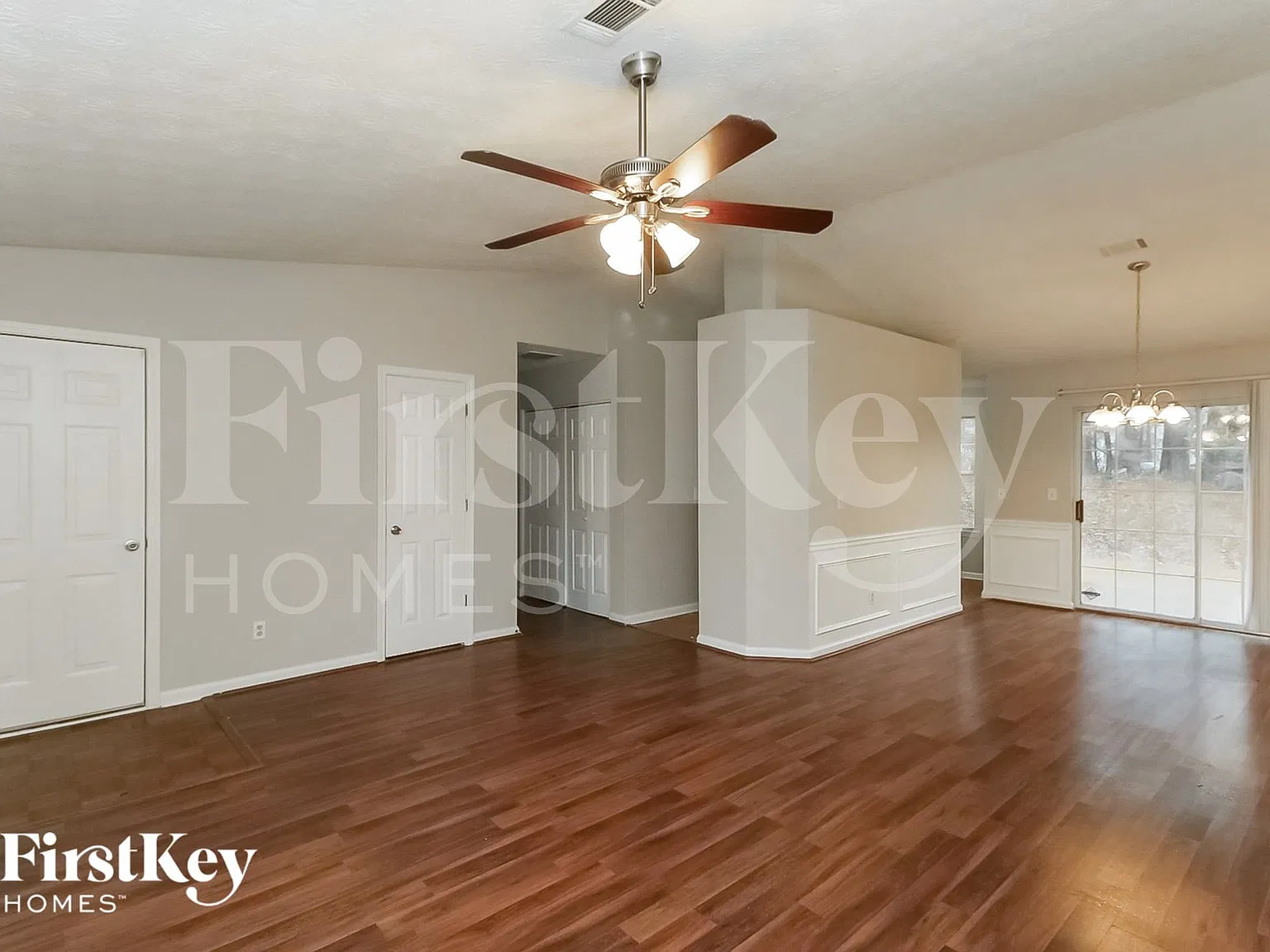 3 bed, 2.0 bath, 1389 sqft, $2,040 — Photo 3