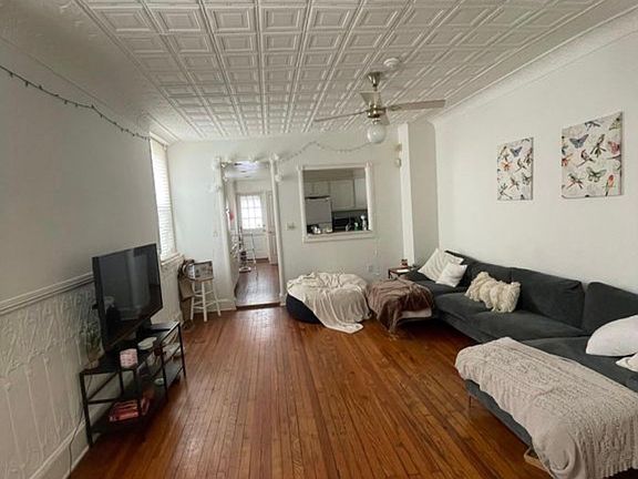 5th image of 117 E West St