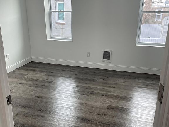 5th image of 823 E Madison St Unit A