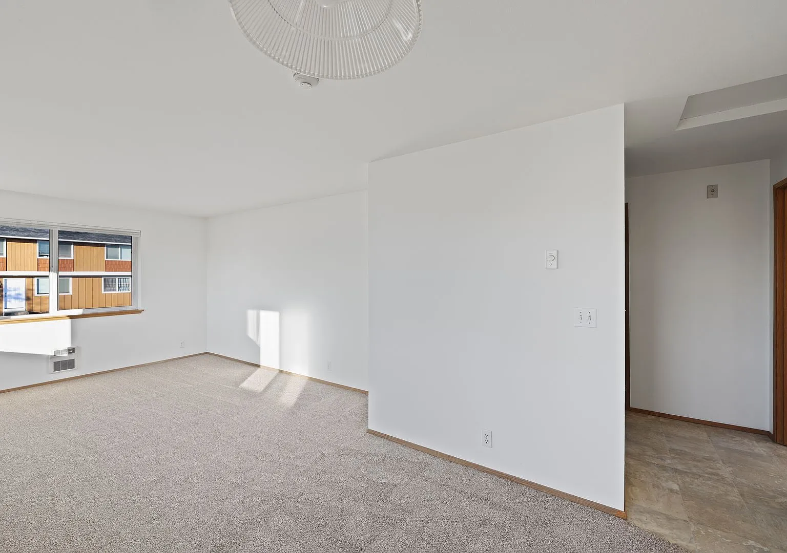 2 Bed 1 Bath - Pet per Approval - Downtown Location - NAS Whidbey — Photo 4