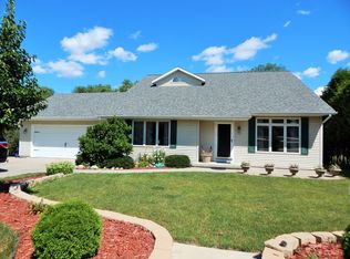 1243 Riverbend Dr, Hartford, WI 53027