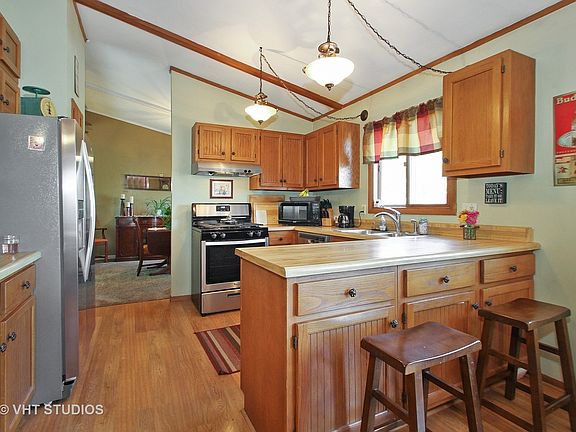 3rd image of 926 West Ave